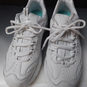 Skecher memory foam lace up white sneakers 8m